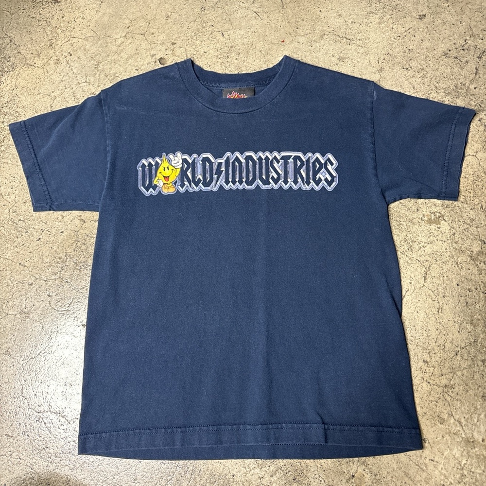 Vintage 90s world industries skate shirt size M navy with flame boy print